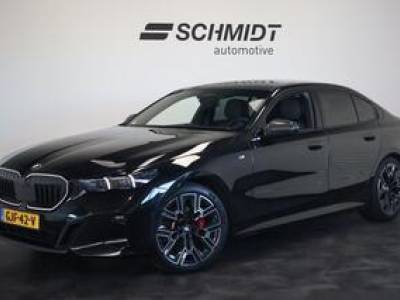 BMW 5-SERIE 520i | M-Sport Pro | Panorama | H&K | Trekhaak | Carbon
