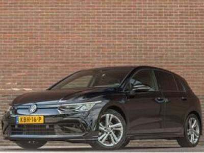 Volkswagen GOLF 1.5 eTSI R-Line, Stoel & Stuurverwarming, Navigatie, Alcantara, Adaptive Cruise, Carplay, PDC.